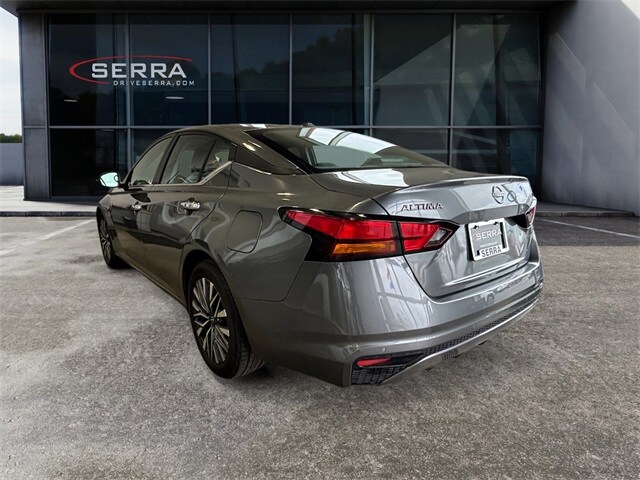 2023 Nissan Altima 2.5 SV photo 2