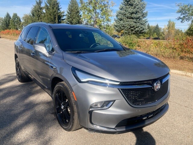 2024 Buick Enclave Essence photo 2