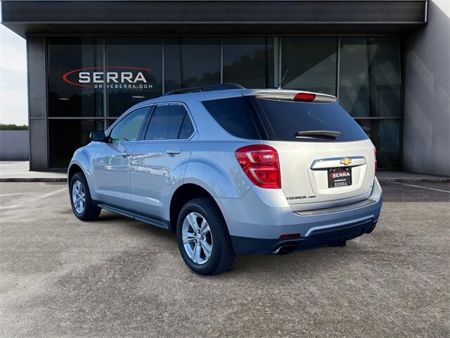 2017 Chevrolet Equinox LT photo 2