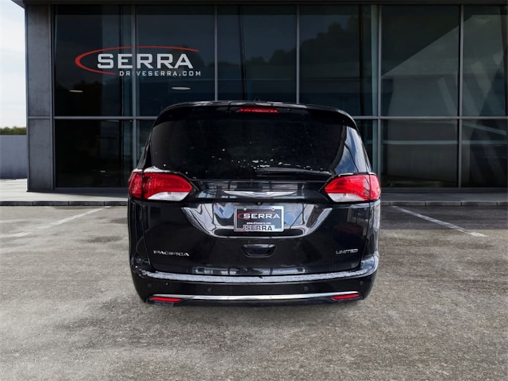 Used 2017 Chrysler Pacifica Limited Van