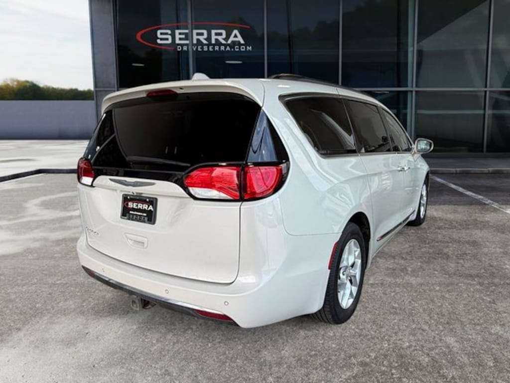 Used 2017 Chrysler Pacifica Touring-L Van