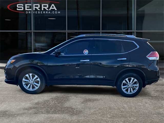 2016 Nissan Rogue SV photo 2