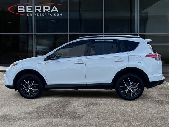 2016 Toyota RAV4 SE photo 2