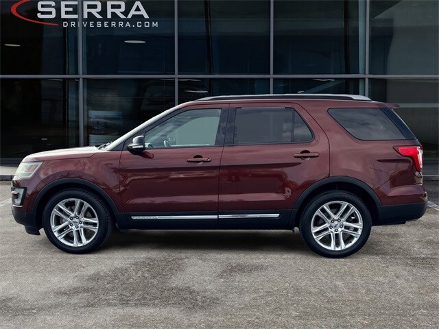 2016 Ford Explorer XLT photo 2