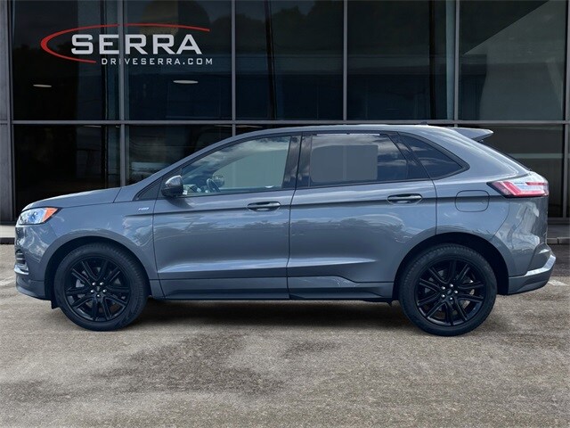 2022 Ford Edge SEL photo 2