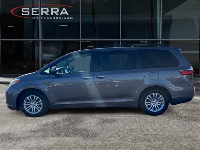2015 Toyota Sienna XLE Premium photo 2