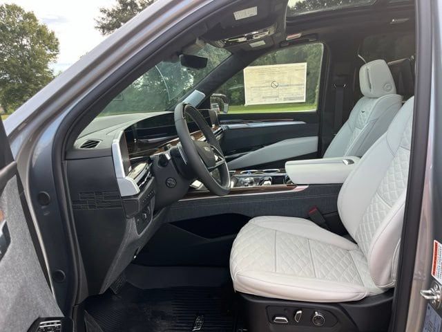 2026 Cadillac Escalade Platinum Sport - Photo 16