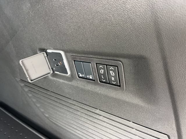2026 Chevrolet Suburban Premier - Photo 8
