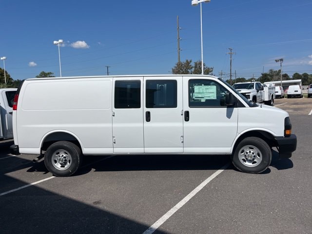 2025 Chevrolet Express Cargo Work Van - Photo 8