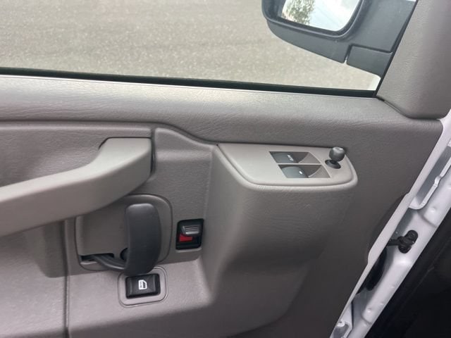 2025 Chevrolet Express Cargo Work Van - Photo 14