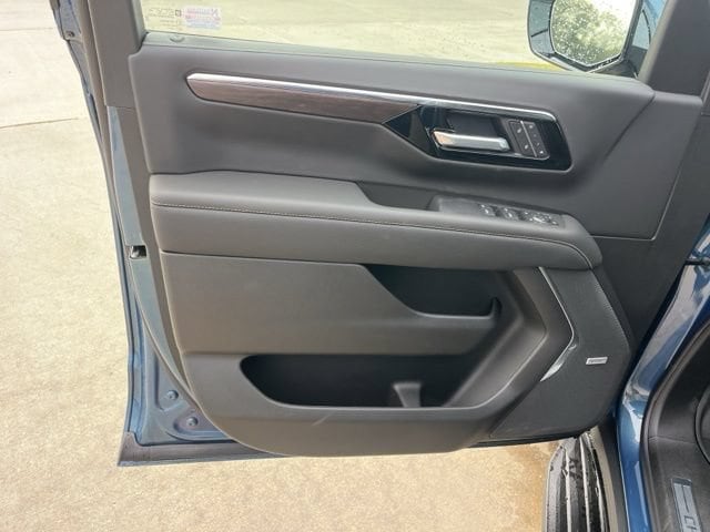 2026 Chevrolet Suburban Premier - Photo 16
