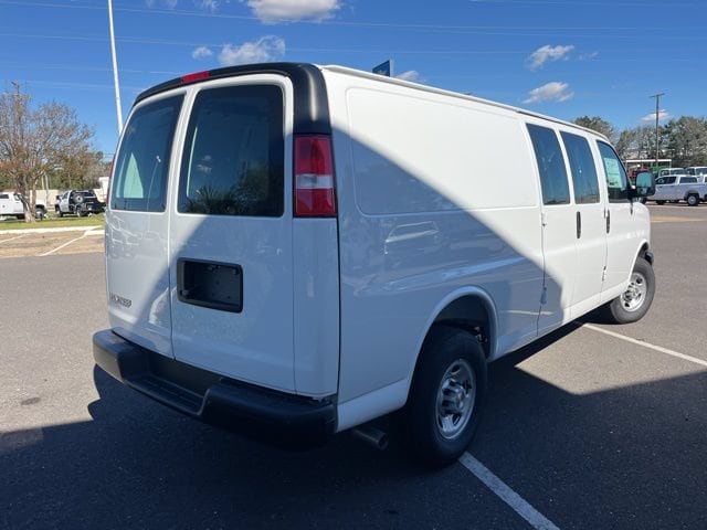2025 Chevrolet Express Cargo Work Van - Photo 7