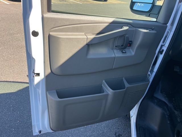 2025 Chevrolet Express Cargo Work Van - Photo 11