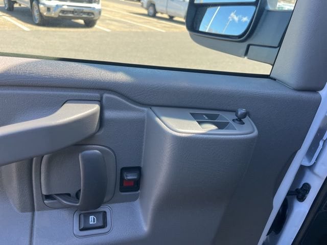 2025 Chevrolet Express Cargo Work Van - Photo 12