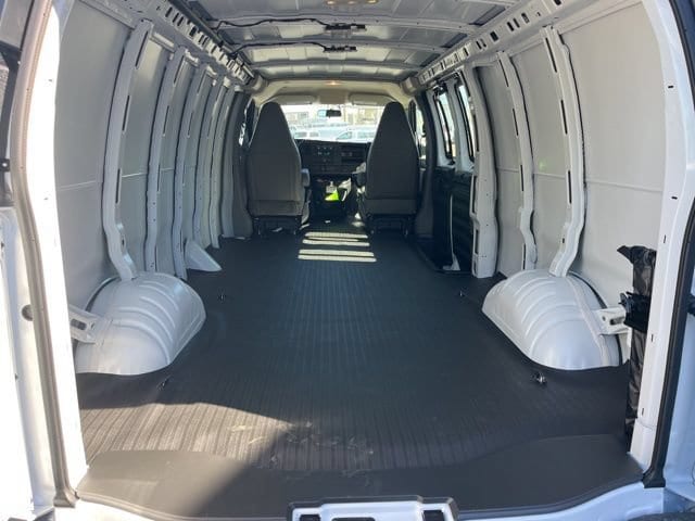 2025 Chevrolet Express Cargo Work Van - Photo 6