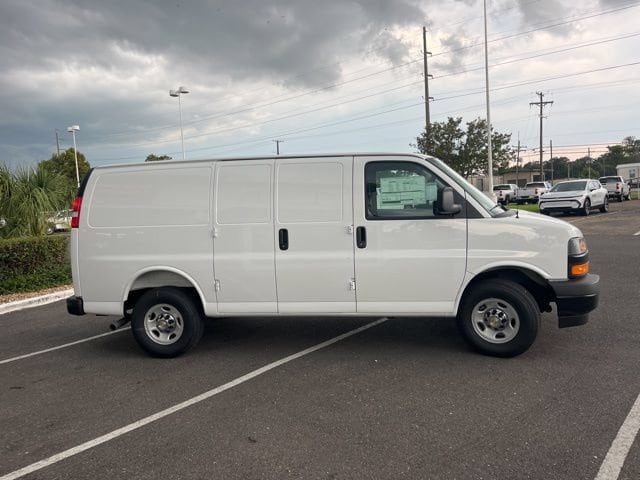 2025 Chevrolet Express Cargo Work Van - Photo 10