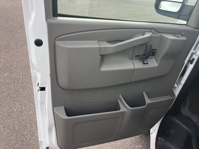 2025 Chevrolet Express Cargo Work Van - Photo 13