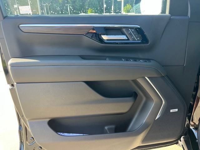 2027 Chevrolet Tahoe Z71 - Photo 16