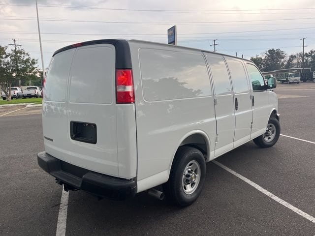 2025 Chevrolet Express Cargo Work Van - Photo 9
