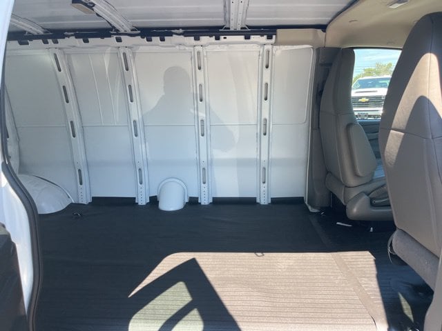 2025 Chevrolet Express Cargo Work Van - Photo 20