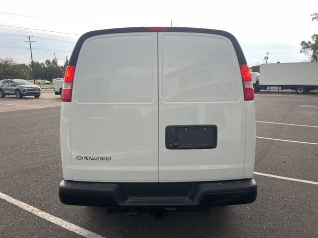 2025 Chevrolet Express Cargo Work Van - Photo 5