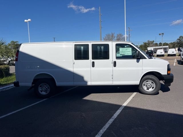 2025 Chevrolet Express Cargo Work Van - Photo 8