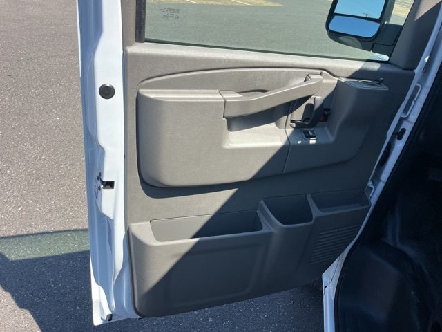 2025 Chevrolet Express Cargo Work Van - Photo 11
