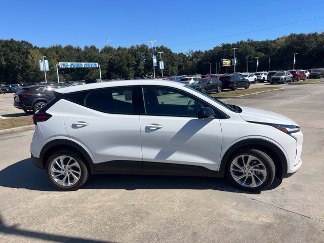 2027 Chevrolet Bolt LT - Photo 8