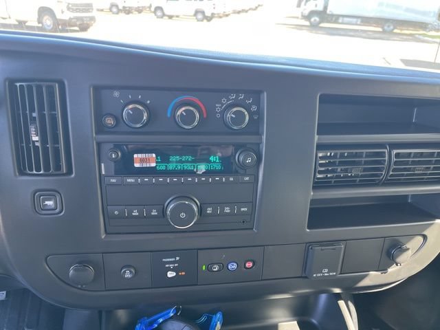 2025 Chevrolet Express Cargo Work Van - Photo 18