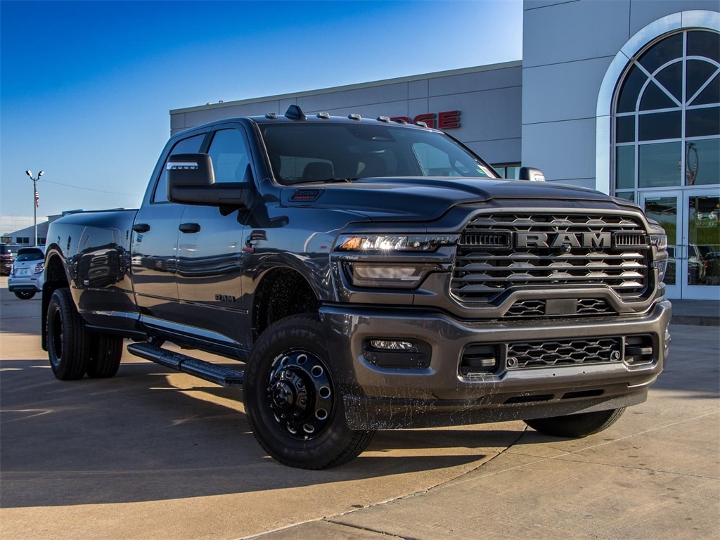 New 2025 Ram 3500 BIG HORN CREW CAB 4X4 8' BOX Pickup