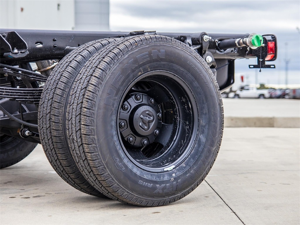 New 2026 Ram 3500 Chassis Cab 3500 TRADESMAN CREW CAB CHASSIS 4X4 60' CA Pickup