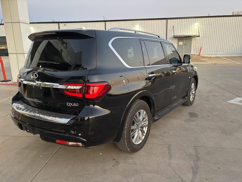 2019 Infiniti QX80 Luxe photo 3