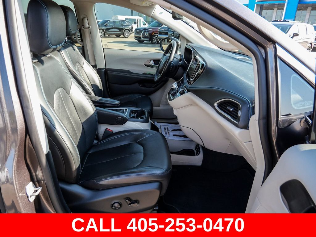 2021 Chrysler Pacifica Hybrid Touring L - Photo 16