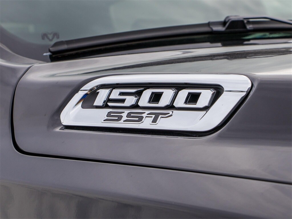 New 2025 Ram 1500 BIG HORN CREW CAB 4X4 5'7 BOX Pickup