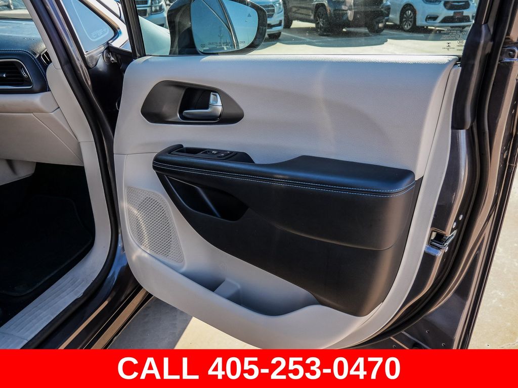 2021 Chrysler Pacifica Hybrid Touring L - Photo 22