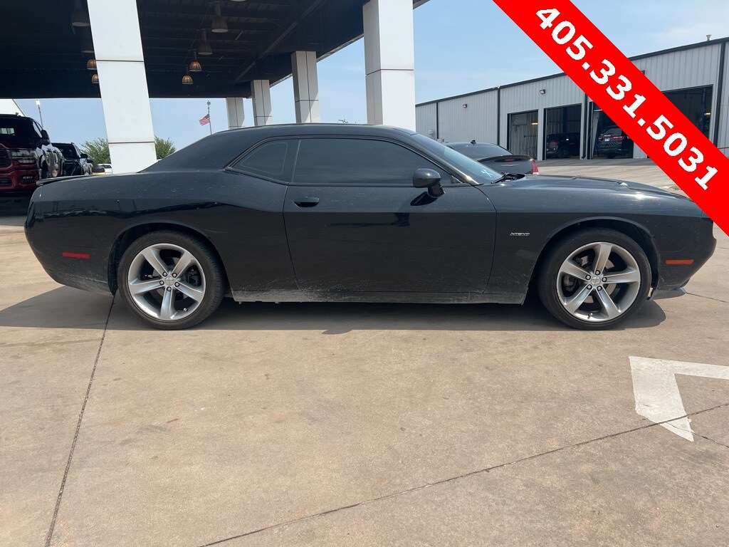 2016 Dodge Challenger SXT Plus photo 2