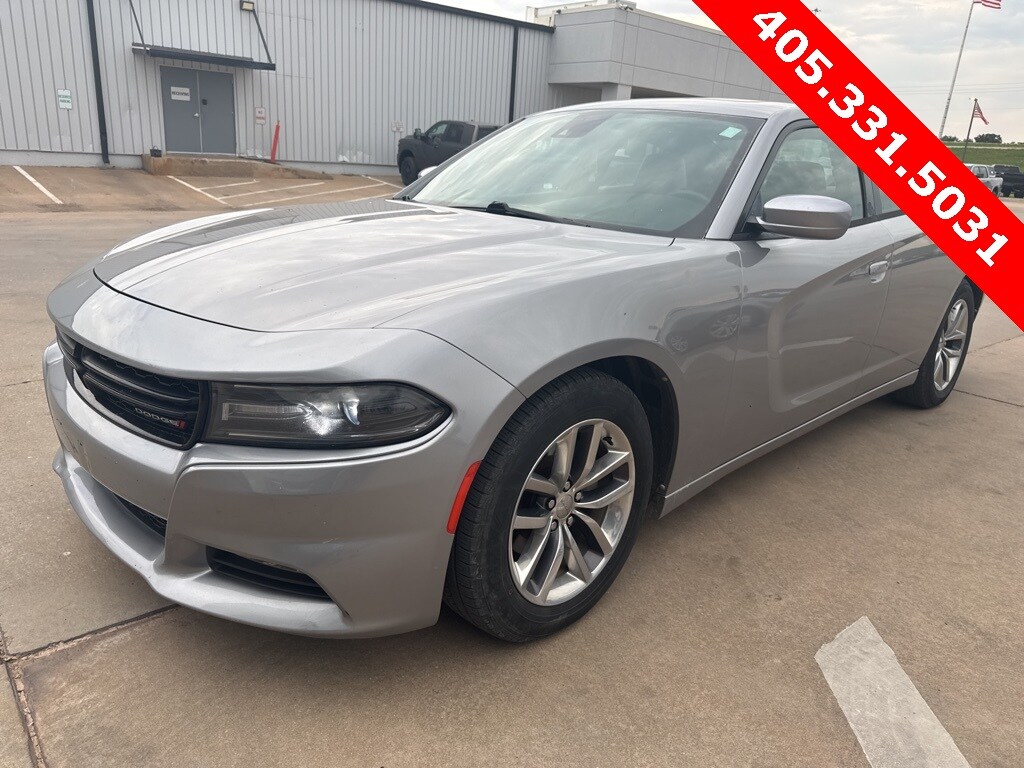 2015 Dodge Charger SXT photo 2
