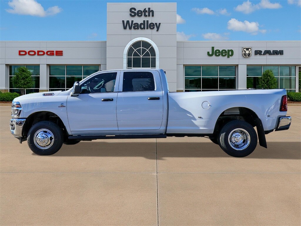 New 2026 Ram 3500 TRADESMAN CREW CAB 4X4 8' BOX Pickup