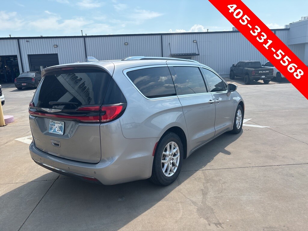 2021 Chrysler Pacifica Touring L photo 3