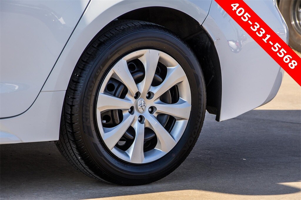 2024 Toyota Corolla LE photo 3