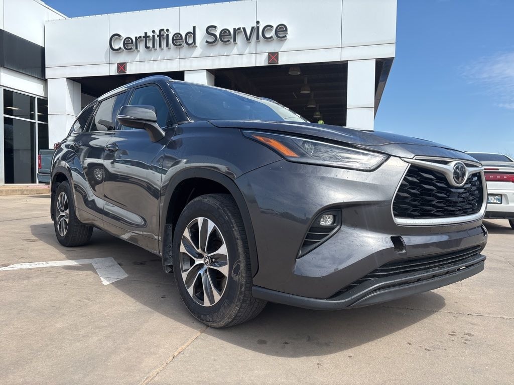 Used 2021 Toyota Highlander XLE SUV