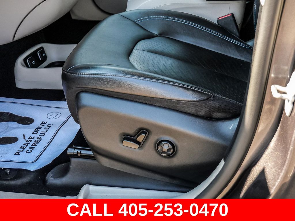 2021 Chrysler Pacifica Hybrid Touring L - Photo 36