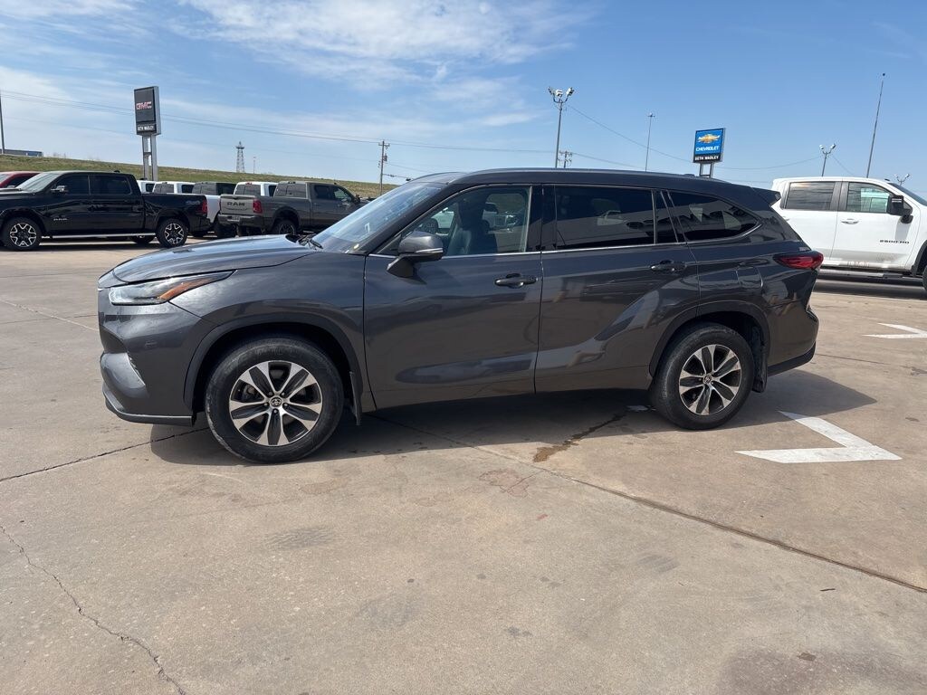 Used 2021 Toyota Highlander XLE SUV