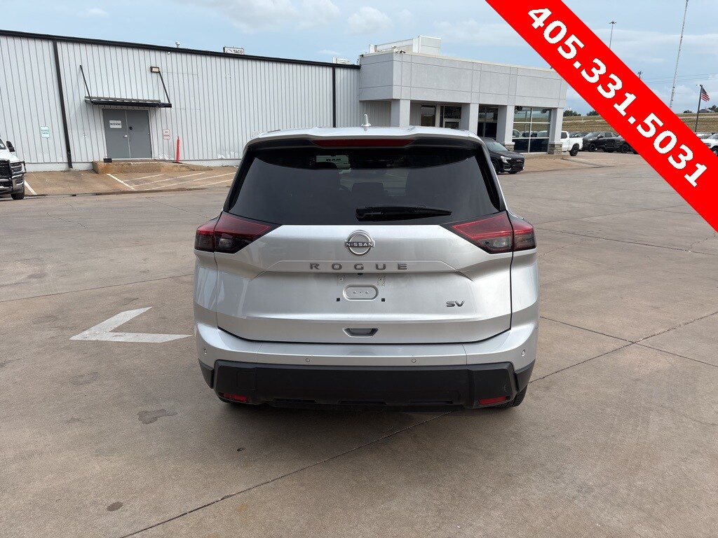 2024 Nissan Rogue SV photo 4
