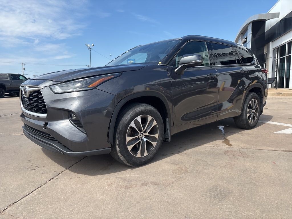Used 2021 Toyota Highlander XLE SUV