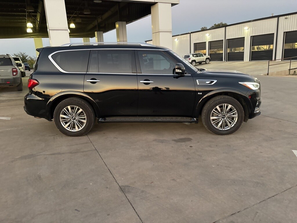 2019 Infiniti QX80 Luxe photo 2
