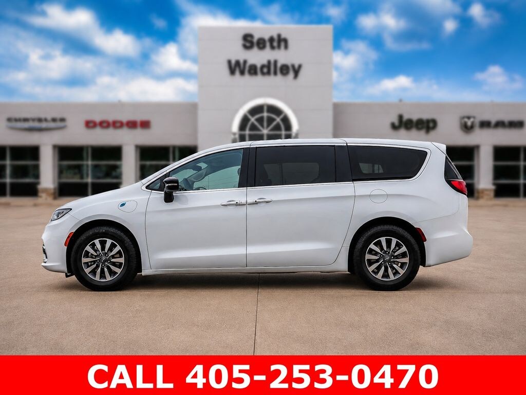 Used 2024 Chrysler Pacifica Plug-In Hybrid Select Van Passenger Van