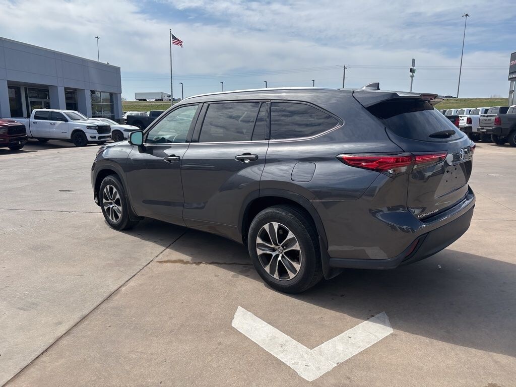 Used 2021 Toyota Highlander XLE SUV