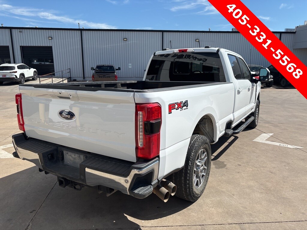 2023 Ford F-250 Lariat photo 2
