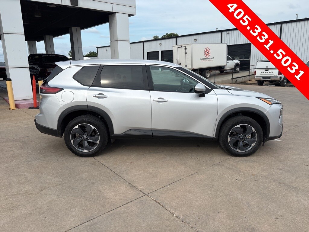 2024 Nissan Rogue SV photo 2